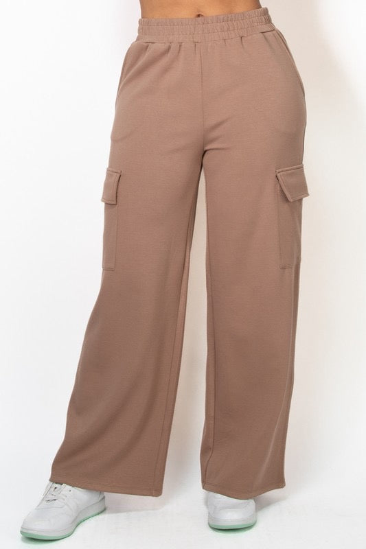 
                  
                    Elastic Straight-Leg Cargo Pants
                  
                