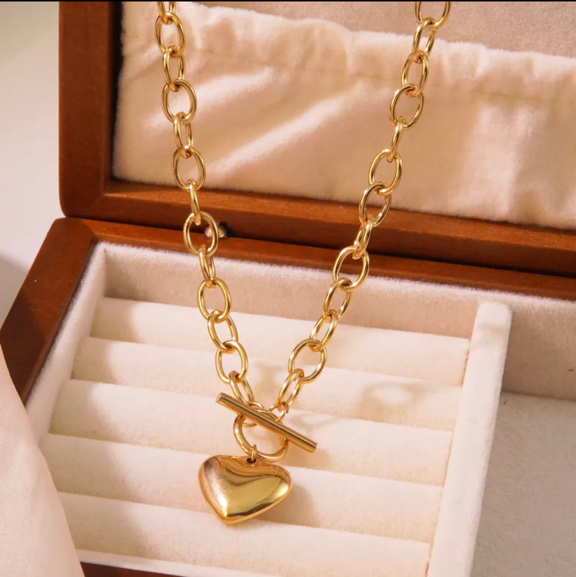 
                  
                    Elegant sexy simple style Heart shape 304 stainless steel 18k gold plated pendant
                  
                