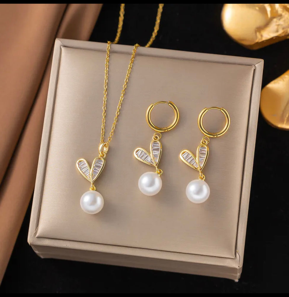 
                  
                    Style elegant heart shape 316 stainless pearl zircon inlay jewelry set
                  
                