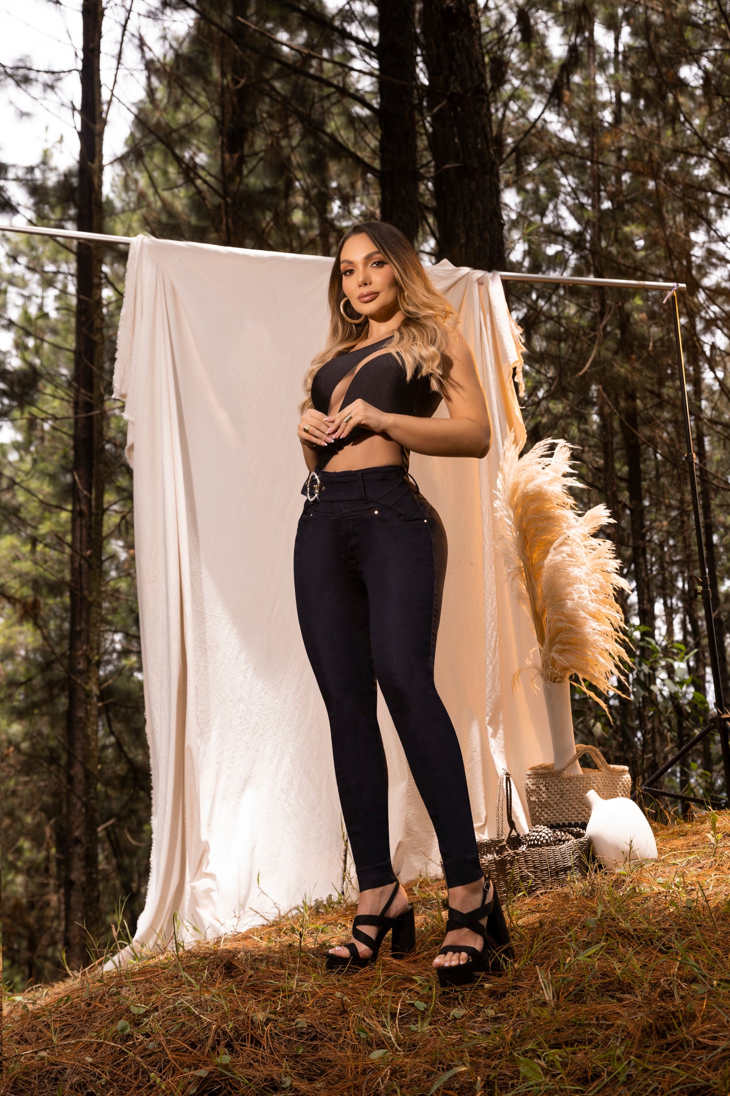 
                  
                    L&L- Push up Jeans
                  
                