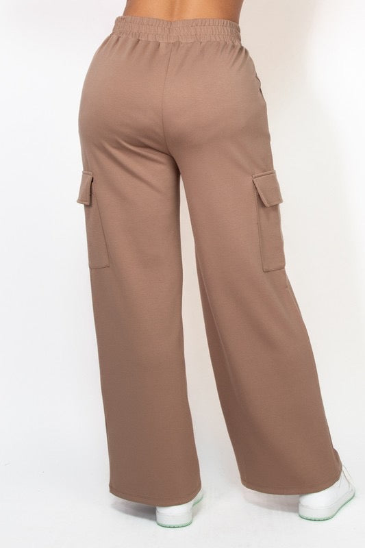 
                  
                    Elastic Straight-Leg Cargo Pants
                  
                